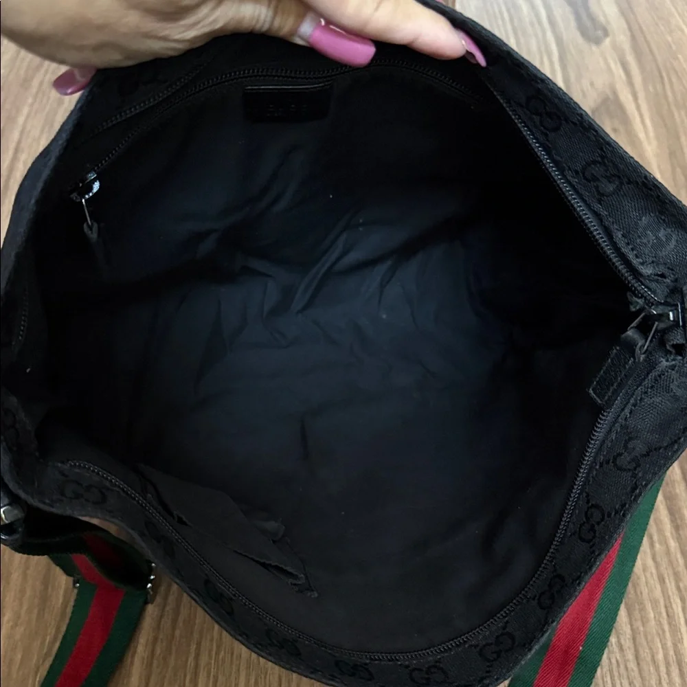 A519-  Gucci crossbody bag - Picture 14 of 16